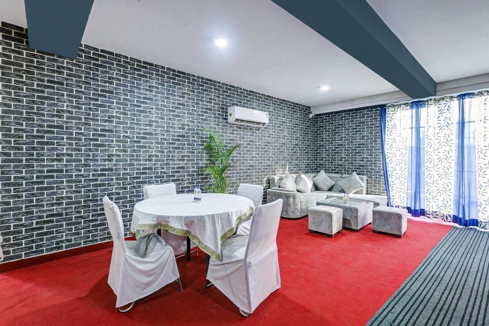 Super Townhouse Tipsyy Near Bestech Central Square Mall Gurgaon Extérieur photo
