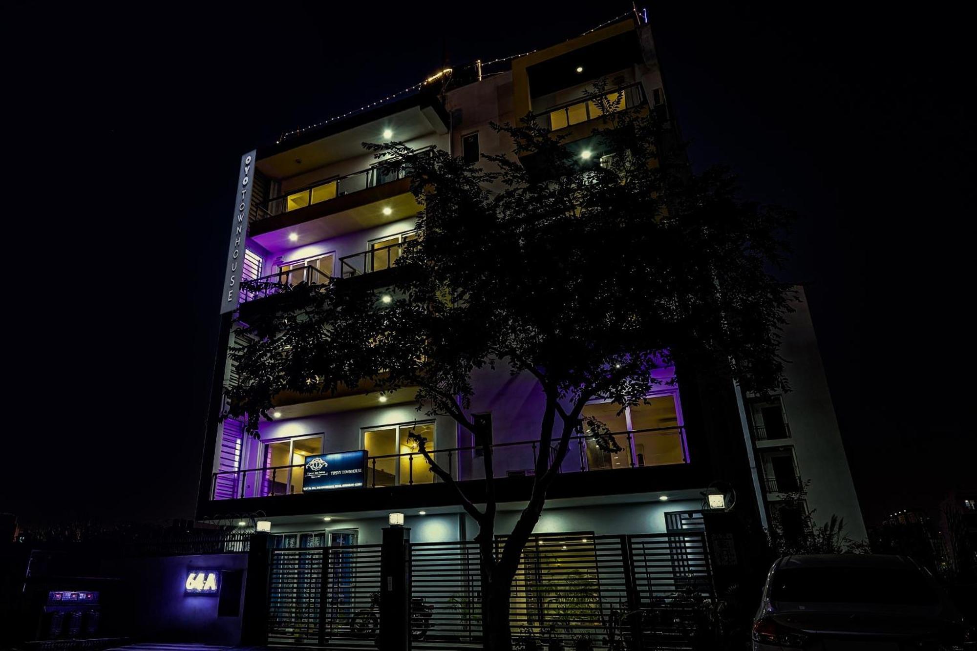Super Townhouse Tipsyy Near Bestech Central Square Mall Gurgaon Extérieur photo