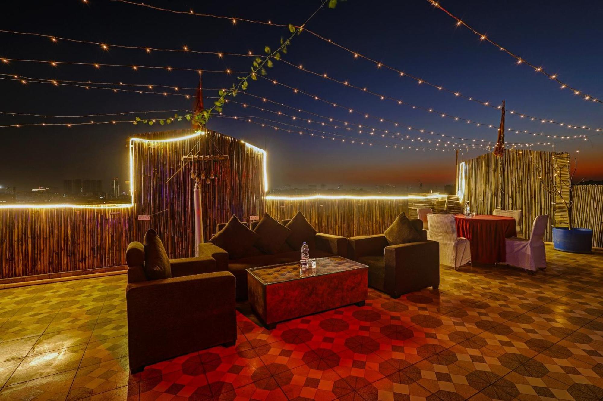 Super Townhouse Tipsyy Near Bestech Central Square Mall Gurgaon Extérieur photo