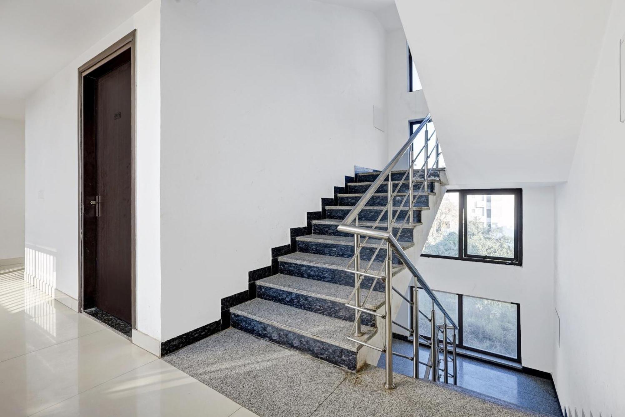Super Townhouse Tipsyy Near Bestech Central Square Mall Gurgaon Extérieur photo